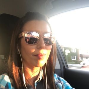 Meet your Posher, Jackeline